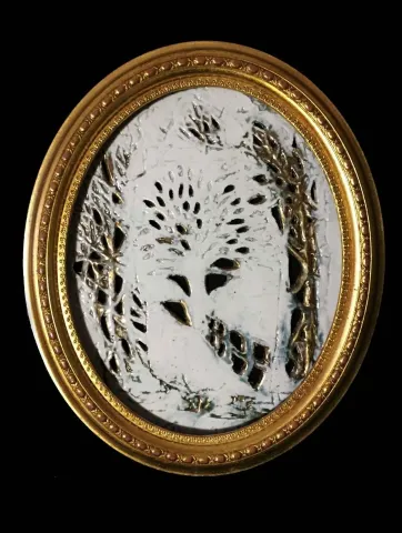 "Aynalar" eseri MİNE POYRAZ tarafından 2017 yılında 36x31x3 cm ölçülerinde 1400° - Porselen, Ajur Tekniği tekniği ile yapılmıştır.