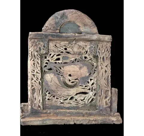 "Ağaçlar" eseri MİNE POYRAZ tarafından 2017 yılında 40x35x3 cm ölçülerinde 1200° - Seramik Ajur Tekniği tekniği ile yapılmıştır.