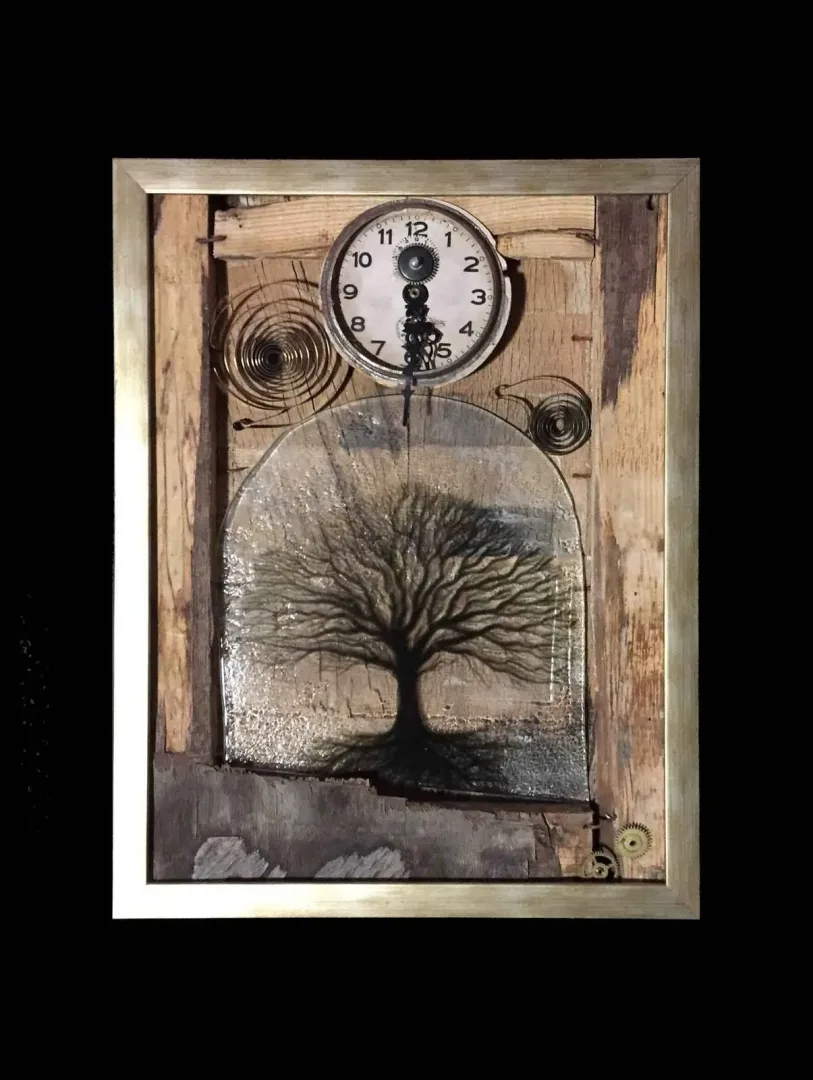 yakınlaştır "Zaman" eseri MİNE POYRAZ tarafından 2017 yılında 42x332x4 cm ölçülerinde 800° - Cam Füzyon Tekniği tekniği ile yapılmıştır.