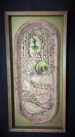 "Zaman" eseri MİNE POYRAZ tarafından 2017 yılında 73x36x4 cm ölçülerinde 1200° -Seramik Ajur ve Cam Füzyon Tekniği tekniği ile yapılmıştır.