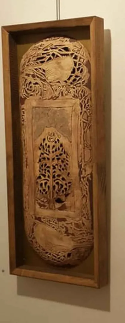 yakınlaştır "Kuşlar" eseri MİNE POYRAZ tarafından 2017 yılında 63x28x4 cm ölçülerinde 1200° - Seramik Kalıpla Şekillendirme tekniği ile yapılmıştır.