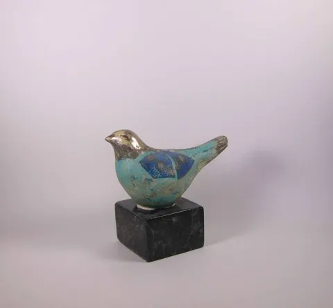 "Serçe" eseri MİNE POYRAZ tarafından 2017 yılında 20x15x10 cm ölçülerinde 1200° - Seramik Kalıpla Şekillendirme tekniği ile yapılmıştır.