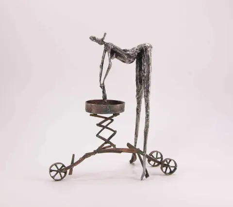 "İsimsiz" eseri ÖZER AKTAŞ tarafından 2016 yılında 22x21x9 cm ölçülerinde Demir yontu tekniği ile yapılmıştır.