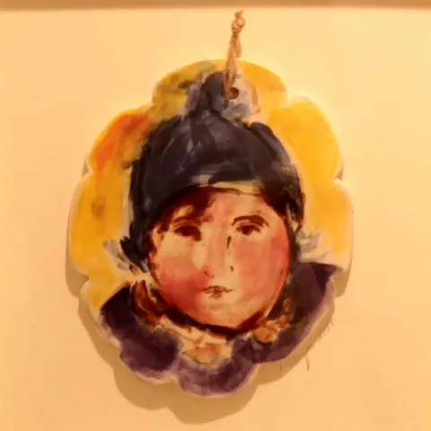 "İsimsiz" eseri PERUZE HAMURCU tarafından 34x29 cm ölçülerinde Seramik tekniği ile yapılmıştır.