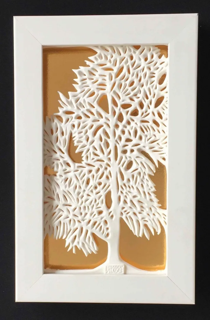 "Kayın Ağacı- II" eseri SEYHAN YILMAZ tarafından 2017 yılında 37x22.5x3.5 cm ölçülerinde Döküm ve Elle Şekillendirme, Porselen, 1200 °C tekniği ile yapılmıştır.