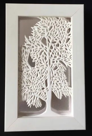 "Kayın Ağacı- III" eseri SEYHAN YILMAZ tarafından 2017 yılında 37x22.5x3.5 cm ölçülerinde Döküm ve Elle Şekillendirme, Porselen, 1200 °C tekniği ile yapılmıştır.