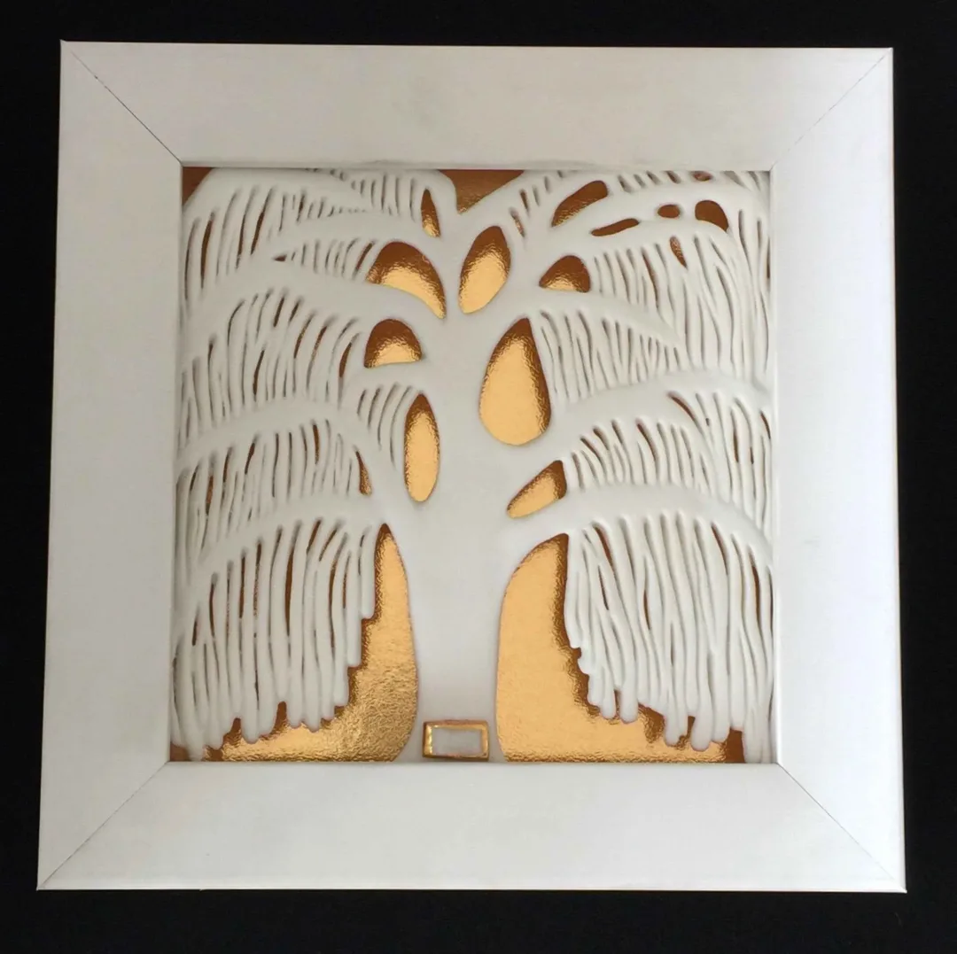 "Salkım Söğüt-II" eseri SEYHAN YILMAZ tarafından 2017 yılında 24.5x24.5x4.5 cm ölçülerinde Dökümle ve Elle Şekillendirme, 1200 °C tekniği ile yapılmıştır.