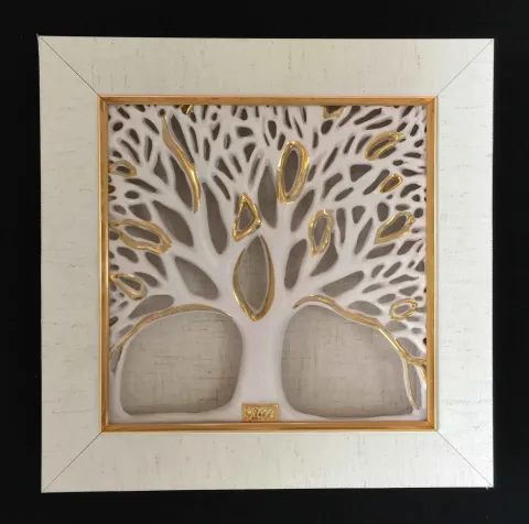 "Çınar Ağacı-III" eseri SEYHAN YILMAZ tarafından 2017 yılında 25.5x25.5x3.5 cm ölçülerinde Döküm ve Elle Şekillendirme, 1100°C tekniği ile yapılmıştır.