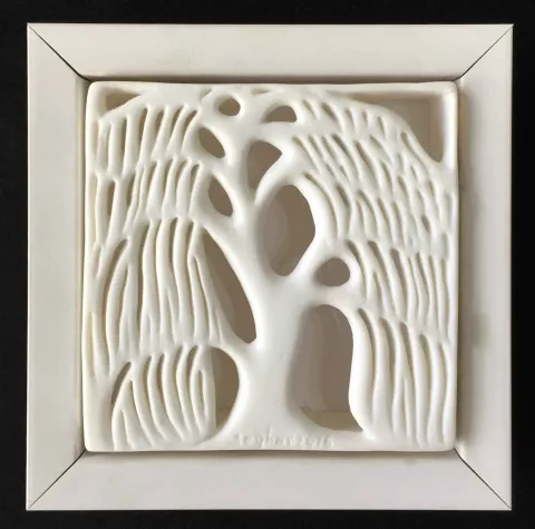 "Salkım Söğüt V" eseri SEYHAN YILMAZ tarafından 2016 yılında 12x12x4 cm ölçülerinde Porselen, Dökümle ve Elle Şekillendirme, 1200°C tekniği ile yapılmıştır.