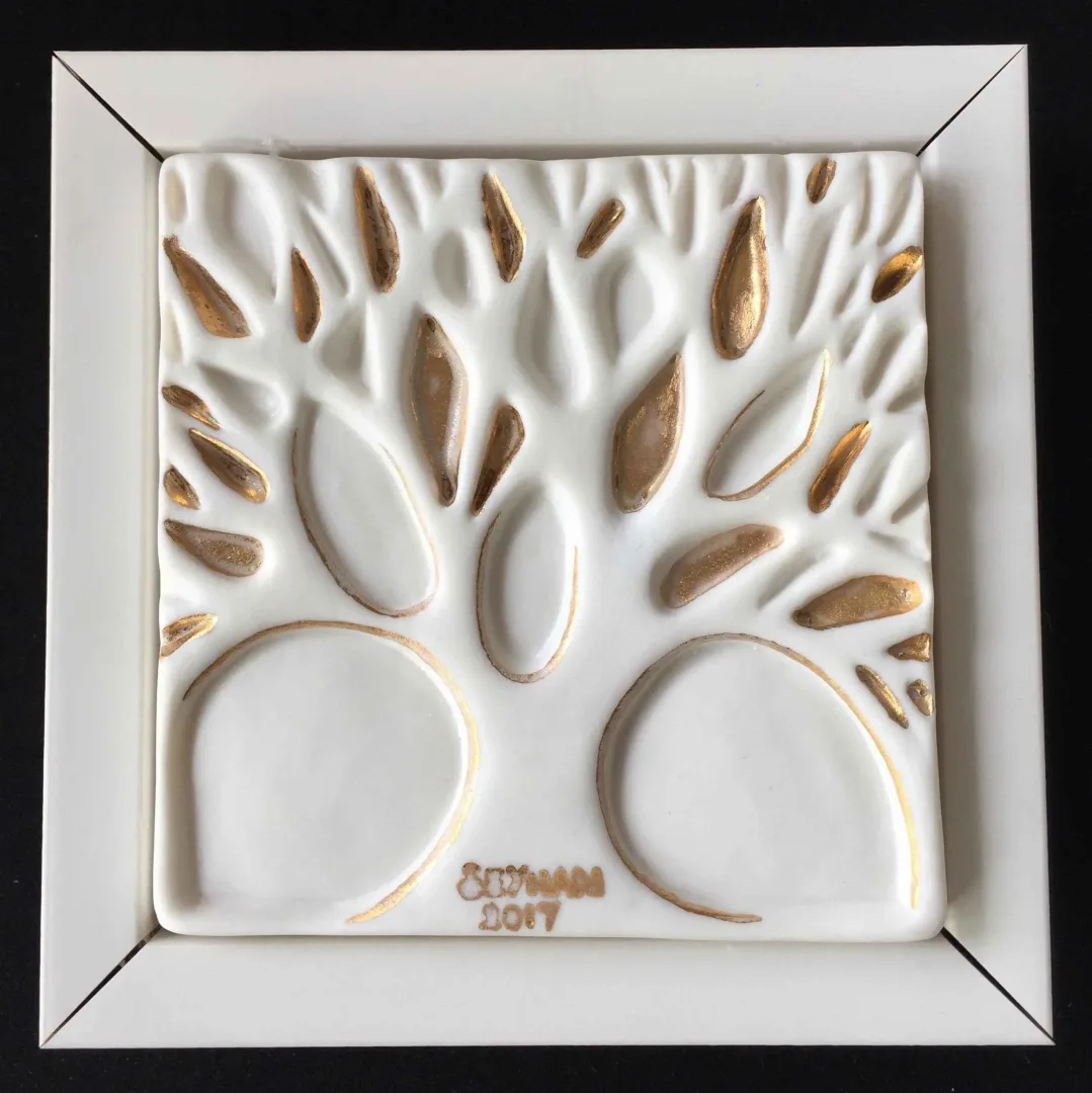 yakınlaştır "Çınar Ağacı-IV" eseri SEYHAN YILMAZ tarafından 2017 yılında 12.5x12.5x5 cm ölçülerinde Porselen, Dökümle Şekillendirme, 1200°C tekniği ile yapılmıştır.