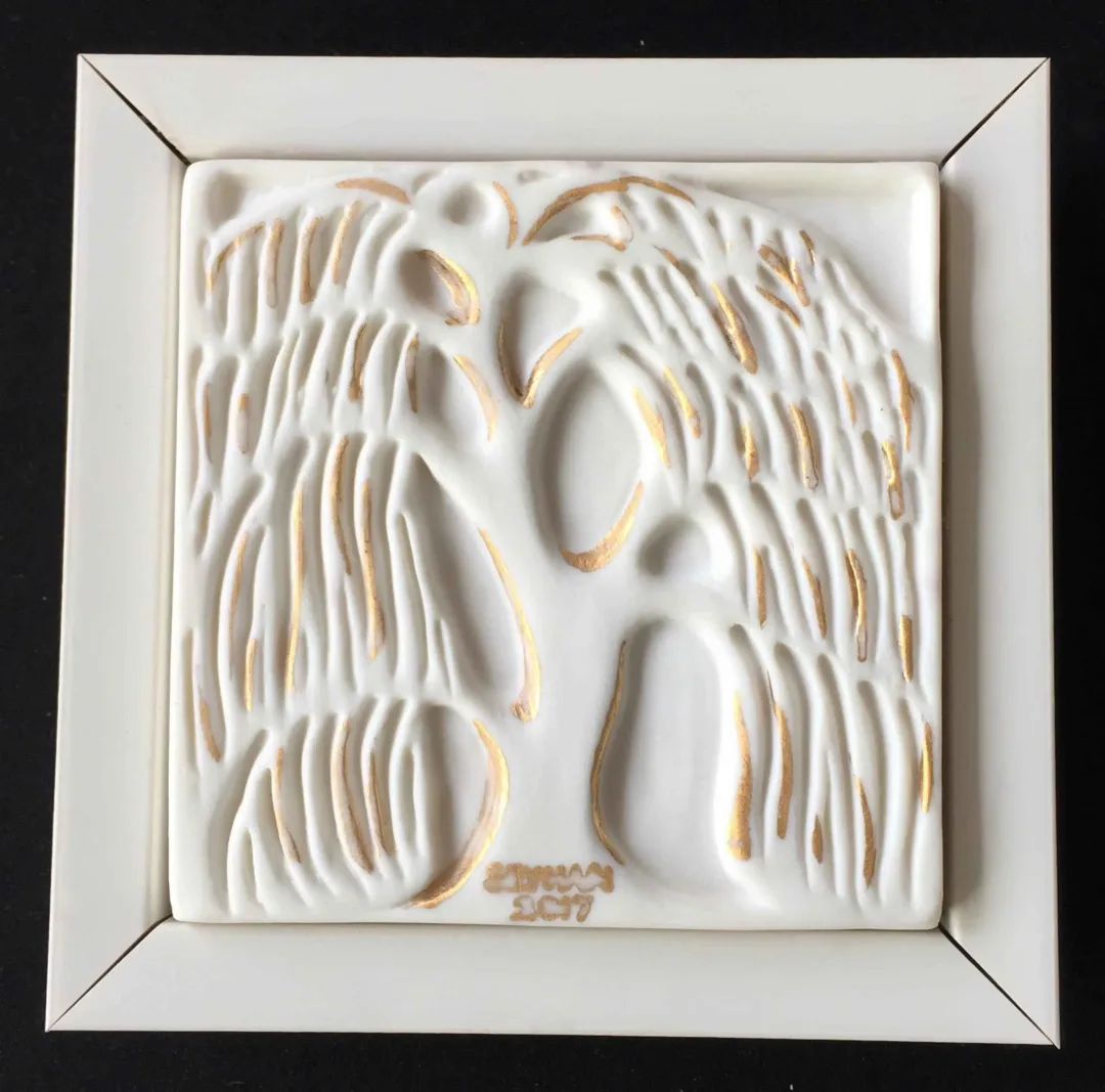 yakınlaştır "Salkım Söğüt- IV" eseri SEYHAN YILMAZ tarafından 2017 yılında 12.5x12.5x5 cm ölçülerinde Porselen, Dökümle Şekillendirme, 1200°C tekniği ile yapılmıştır.