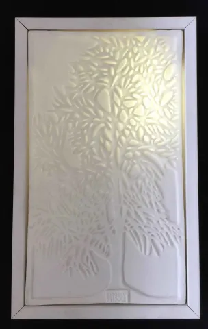 "Kayın Ağacı-IV" eseri SEYHAN YILMAZ tarafından 2017 yılında 20x32x3.5 cm ölçülerinde Porselen, Dökümle Şekillendirme, 1200 °C tekniği ile yapılmıştır.