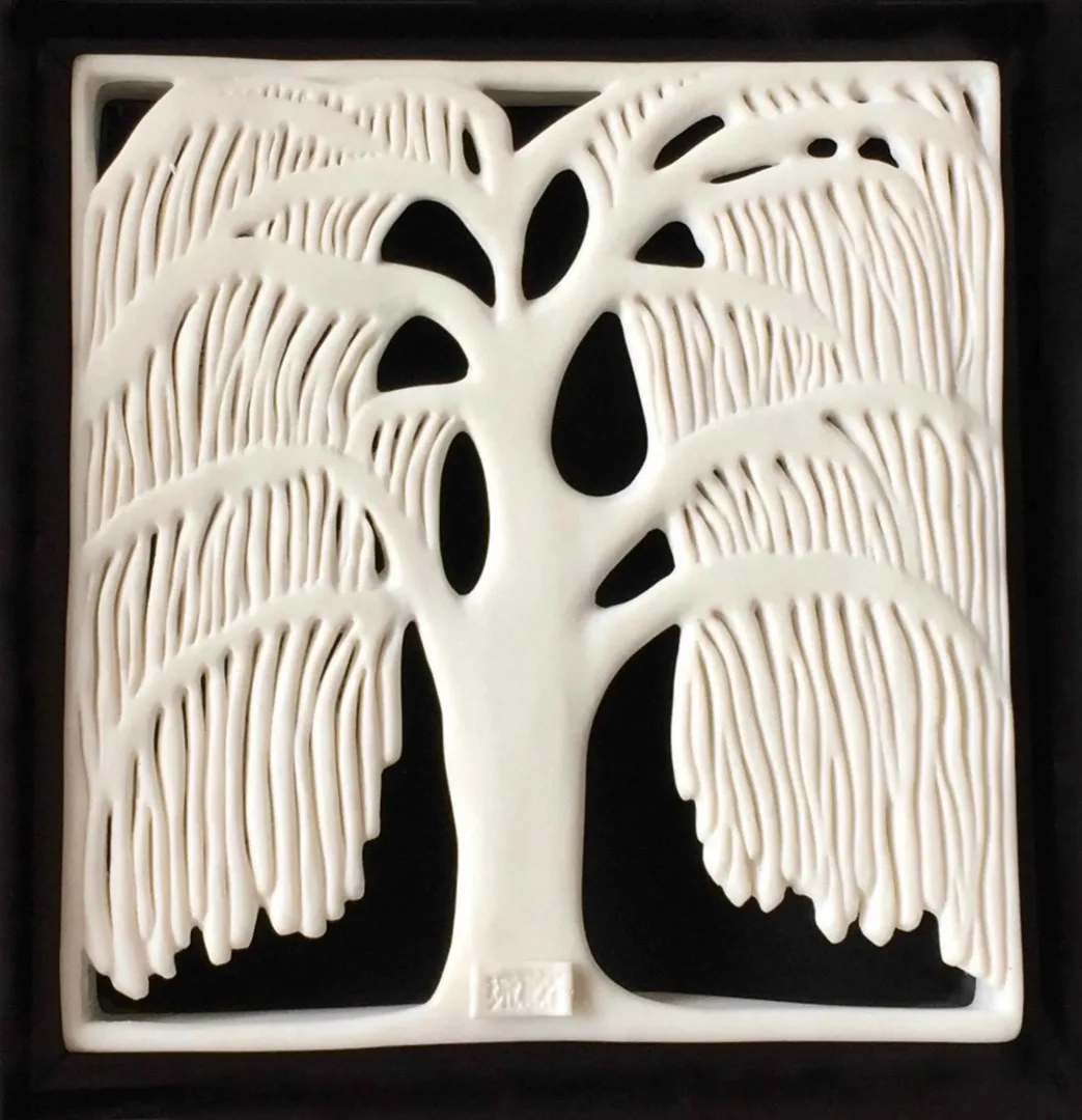 yakınlaştır "Salkım Söğüt-VI" eseri SEYHAN YILMAZ tarafından 2017 yılında 22.5x23.5x5 cm ölçülerinde Porselen, Dökümle ve Elle Şekillendirme, 1200°C tekniği ile yapılmıştır.