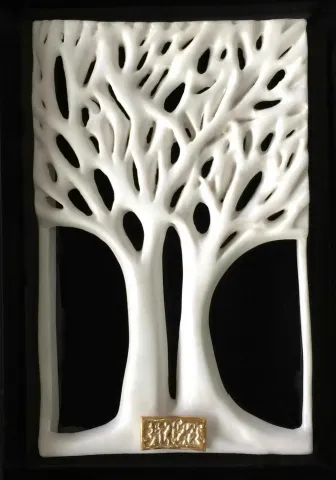 "İkili Ağaç-III" eseri SEYHAN YILMAZ tarafından 2017 yılında 29.5x15x6 cm ölçülerinde Porselen, Dökümle ve Elle Şekillendirme, 1200 °C tekniği ile yapılmıştır.