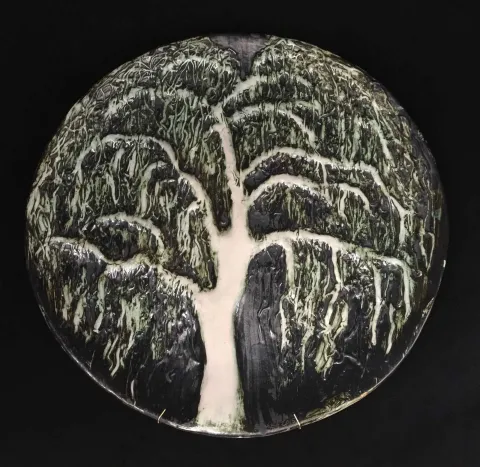 SEYHAN YILMAZ — “Söğüt”, 2015 "Söğüt" eseri SEYHAN YILMAZ tarafından 2015 yılında 38x4 cm ölçülerinde Vakumlu Kil, Elle Şekillendirme, 1000 °C tekniği ile yapılmıştır.