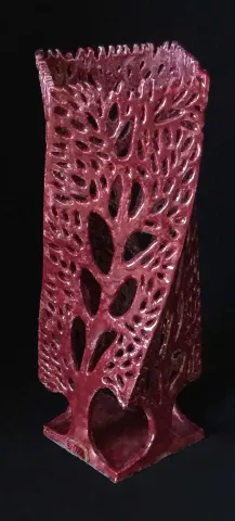 SEYHAN YILMAZ — “Erguvanlar-I”, 2017 "Erguvanlar-I" eseri SEYHAN YILMAZ tarafından 2017 yılında 12.5x12.5x28 cm ölçülerinde Şamotlu Kil, Elle Şekillendirme, 1000 °C tekniği ile yapılmıştır.