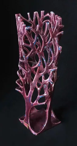 SEYHAN YILMAZ — “Erguvanlar -II”, 2017 "Erguvanlar -II" eseri SEYHAN YILMAZ tarafından 2017 yılında 12.5x12.5x29 cm ölçülerinde Vakumlu Kil, Elle Şekillendirme, 1000 °C tekniği ile yapılmıştır.