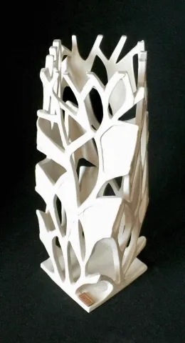 SEYHAN YILMAZ — “Bodur Ağaç-I”, 2017 "Bodur Ağaç-I" eseri SEYHAN YILMAZ tarafından 2017 yılında 13.5x29.5x13.5 cm ölçülerinde Vakumlu Kil, Elle Şekillendirme, 1100 °C tekniği ile yapılmıştır.