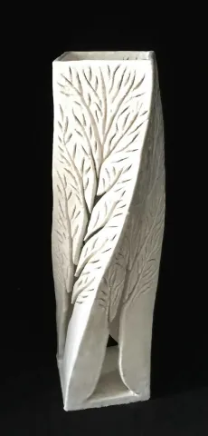 SEYHAN YILMAZ — “Fidan-I”, 2017 "Fidan-I" eseri SEYHAN YILMAZ tarafından 2017 yılında 12x33x12 cm ölçülerinde Şamotlu Kil, Elle Şekillendirme, 1100 °C tekniği ile yapılmıştır.