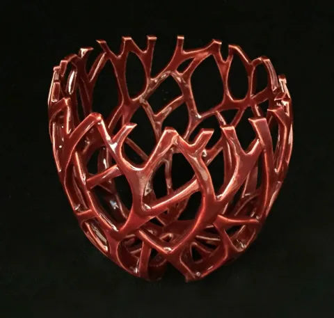 SEYHAN YILMAZ — “Erguvan Dalları”, 2017 "Erguvan Dalları" eseri SEYHAN YILMAZ tarafından 2017 yılında 12.5x13 cm ölçülerinde Vakumlu Kil, Torna ile Şekillendirme, 1000 °C tekniği ile yapılmıştır.
