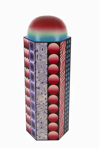 "Benim Müzelerim - İkiz Müzeler" eseri ŞÜKRÜ KARAKUŞ tarafından 2015 yılında 130x50x50 cm ölçülerinde Ahşap üzeri akrilik boya tekniği ile yapılmıştır.