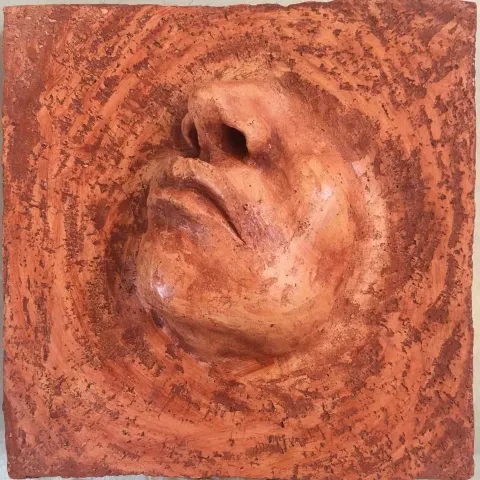 "isimsiz" eseri BERKAY BAYRAM tarafından 2017 yılında 25x25 cm ölçülerinde Seramik tekniği ile yapılmıştır.
