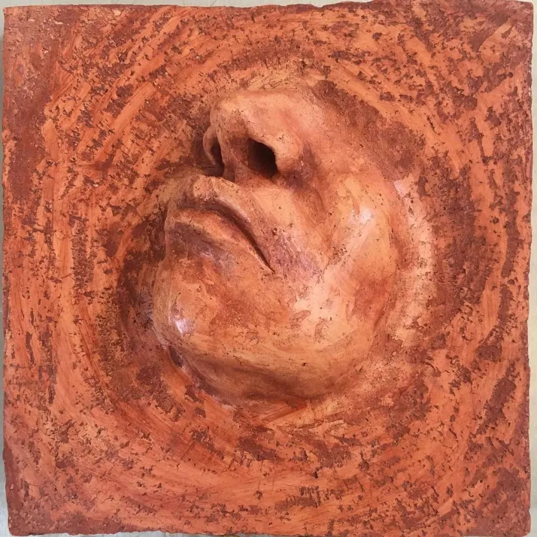 "isimsiz" eseri BERKAY BAYRAM tarafından 2017 yılında 25x25 cm ölçülerinde Seramik tekniği ile yapılmıştır.