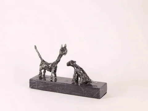 ÖZER AKTAŞ — “isimsiz”, 2017 "isimsiz" eseri ÖZER AKTAŞ tarafından 2017 yılında 5x9x15 cm ölçülerinde Demir yontu tekniği ile yapılmıştır.