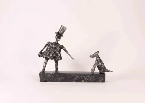"isimsiz" eseri ÖZER AKTAŞ tarafından 2017 yılında 5x10x17 cm ölçülerinde Demir yontu tekniği ile yapılmıştır.