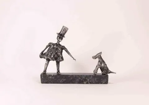 "isimsiz" eseri ÖZER AKTAŞ tarafından 2017 yılında 5x10x17 cm ölçülerinde Demir yontu tekniği ile yapılmıştır.