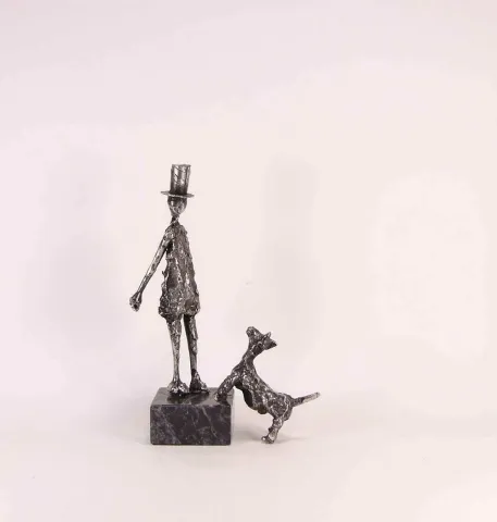 "isimsiz" eseri ÖZER AKTAŞ tarafından 2017 yılında 5x11x16 cm ölçülerinde Demir yontu tekniği ile yapılmıştır.