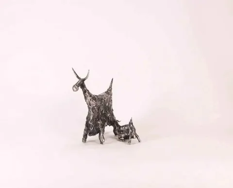 ÖZER AKTAŞ — “isimsiz”, 2017 "isimsiz" eseri ÖZER AKTAŞ tarafından 2017 yılında 9x8x10 cm ölçülerinde Demir yontu tekniği ile yapılmıştır.