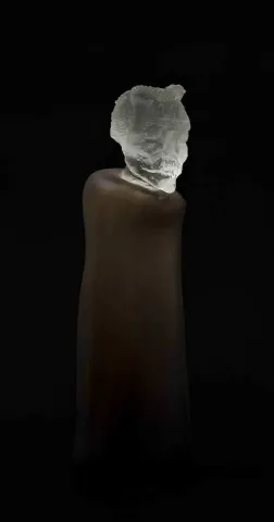 HALE FERİHA HENDEKCİGİL — “isimsiz”, 2017 "isimsiz" eseri HALE FERİHA HENDEKCİGİL tarafından 2017 yılında Cam tekniği ile yapılmıştır.