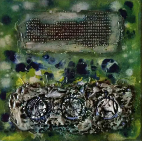 EMRE ATLAN — “isimsiz”, 2017 "isimsiz" eseri EMRE ATLAN tarafından 2017 yılında 25x25 cm ölçülerinde Tuval üzeri karışık teknik tekniği ile yapılmıştır.