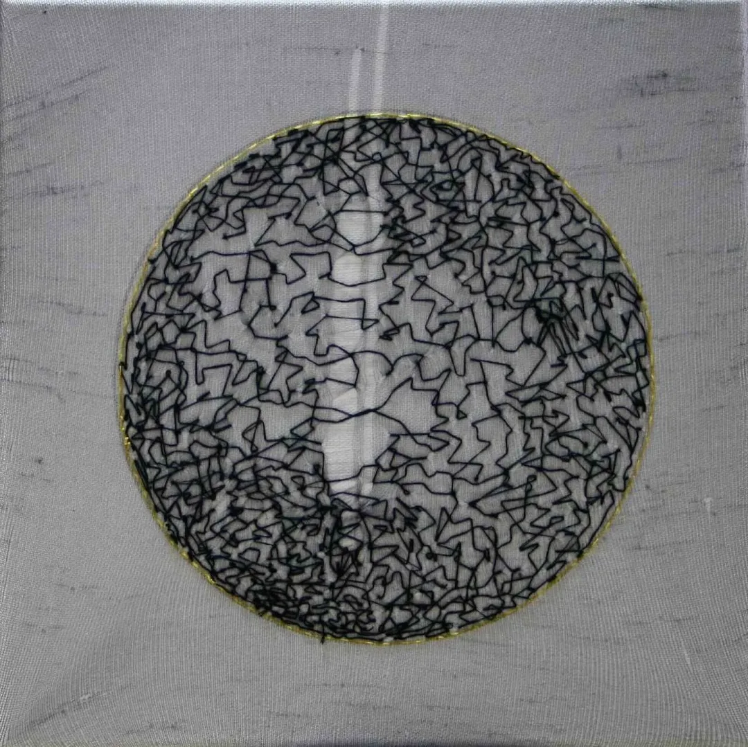 "isimsiz" eseri ZEYNEP GÜRAY CAN tarafından 2017 yılında 25x25 cm ölçülerinde Tuval üzeri karışık teknik tekniği ile yapılmıştır.