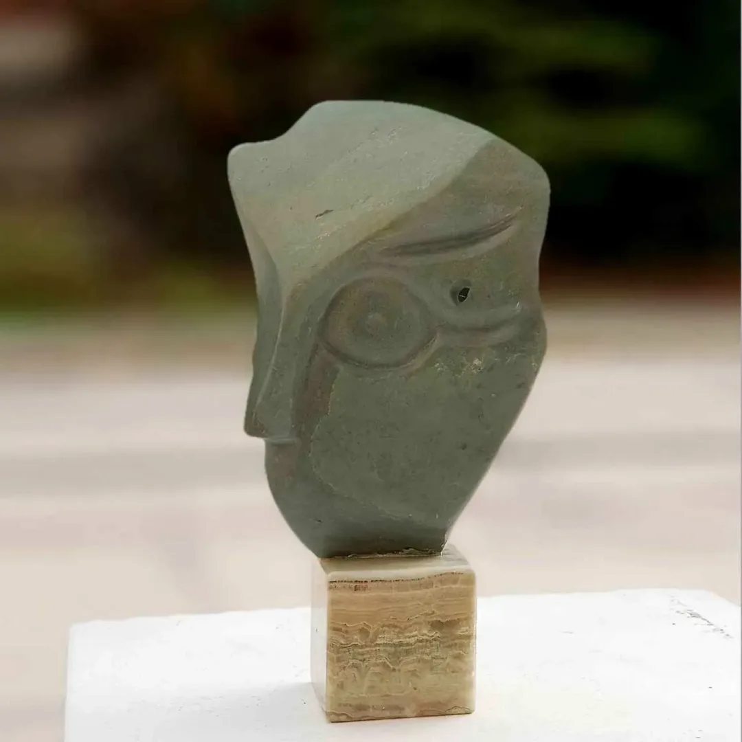"isimsiz" eseri DİNÇER GÜNGÖRÜR tarafından 2017 yılında 45x35 cm ölçülerinde Serpantin tekniği ile yapılmıştır.