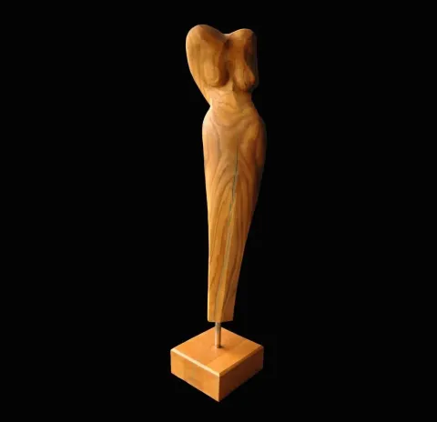 Bu eser AZİMET KARAMAN tarafından 2018 yılında 105x23x20 cm ölçülerinde Akasya Ahşap Yontma tekniği ile yapılmıştır.