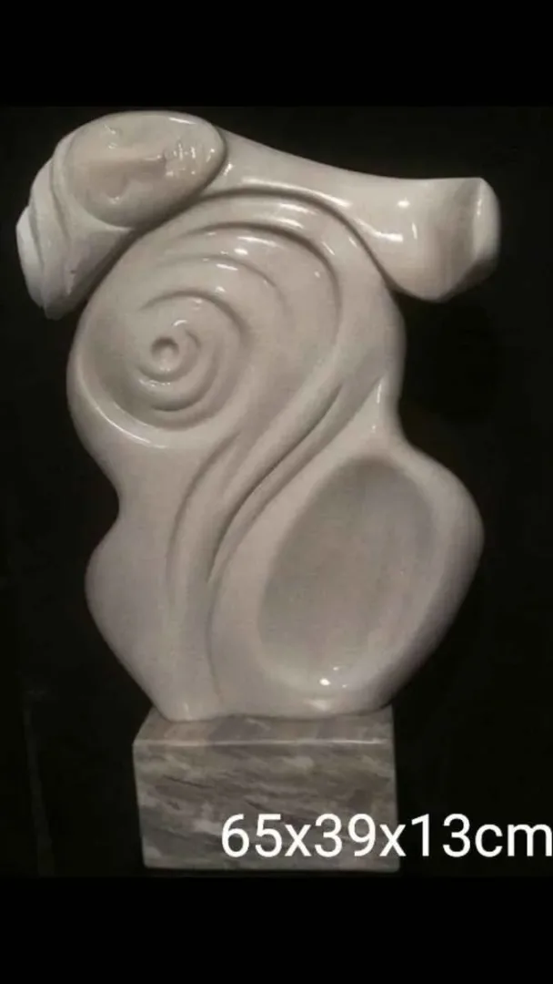 DİNÇER GÜNGÖRÜR Bu eser DİNÇER GÜNGÖRÜR tarafından 65x13x13 cm ölçülerinde Mermer tekniği ile yapılmıştır.