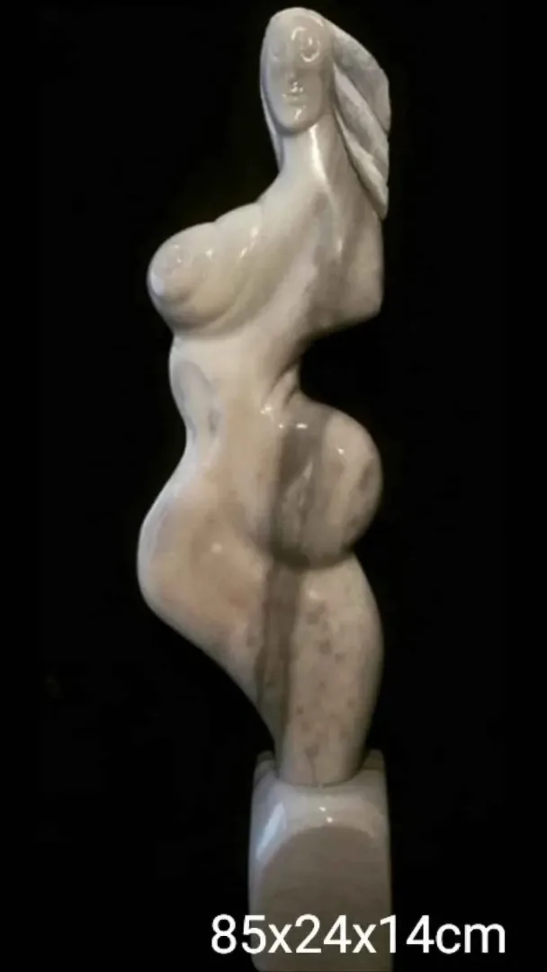 yakınlaştır "İsimsiz" eseri DİNÇER GÜNGÖRÜR tarafından 85x24x14 cm ölçülerinde Mermer tekniği ile yapılmıştır.