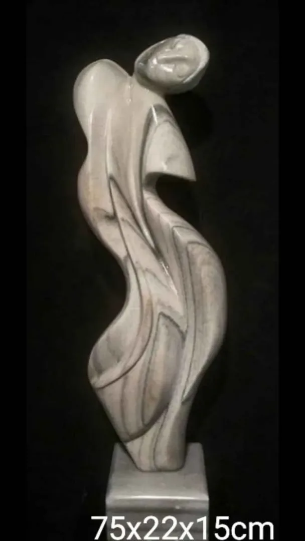 DİNÇER GÜNGÖRÜR Bu eser DİNÇER GÜNGÖRÜR tarafından 75x22x15 cm ölçülerinde Mermer tekniği ile yapılmıştır.