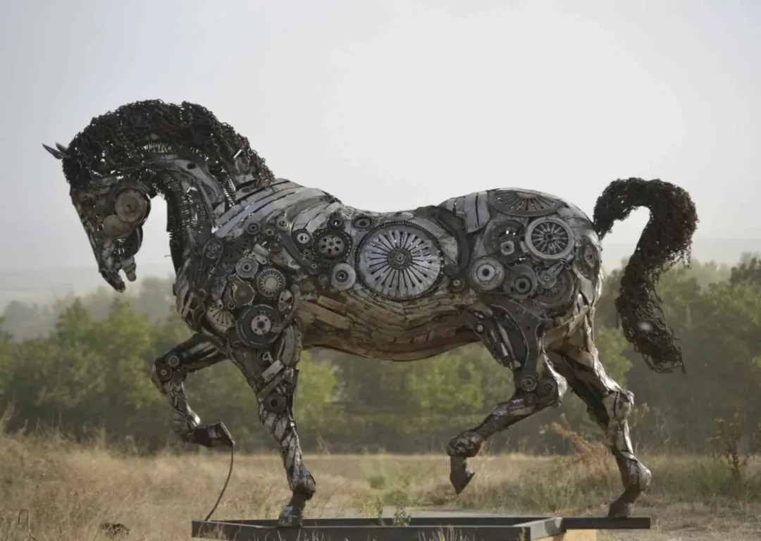 "Mercury" eseri CEM ÖZKAN tarafından 250x340x95 cm ölçülerinde Metal tekniği ile yapılmıştır.