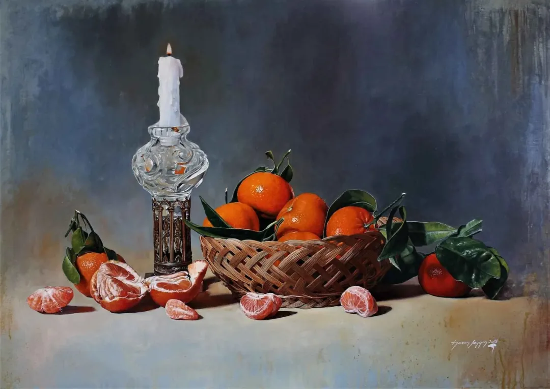HASAN SAYGIN — “Mumlu Mandalinalar”, 2018 "Mumlu Mandalinalar" eseri HASAN SAYGIN tarafından 2018 yılında 65x92 cm ölçülerinde Tuval üzeri yağlı boya tekniği ile yapılmıştır.