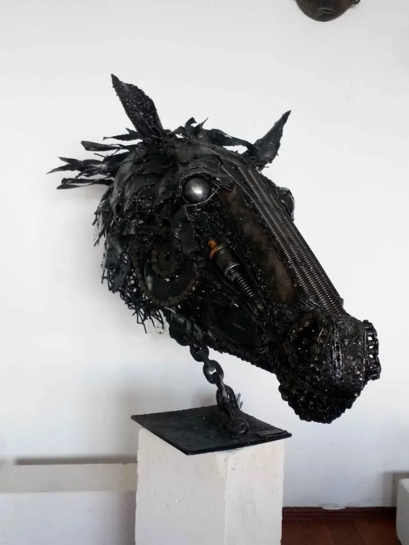 yakınlaştır "At" eseri MURAT YILDIRIMÇAKAR tarafından 2018 yılında 60x85x30 cm ölçülerinde Metal tekniği ile yapılmıştır.