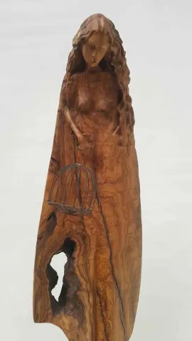 HAKAN ERASLAN — 2018 Bu eser HAKAN ERASLAN tarafından 2018 yılında 20x21x76 cm ölçülerinde Zeytin Ağacı Yontu tekniği ile yapılmıştır.