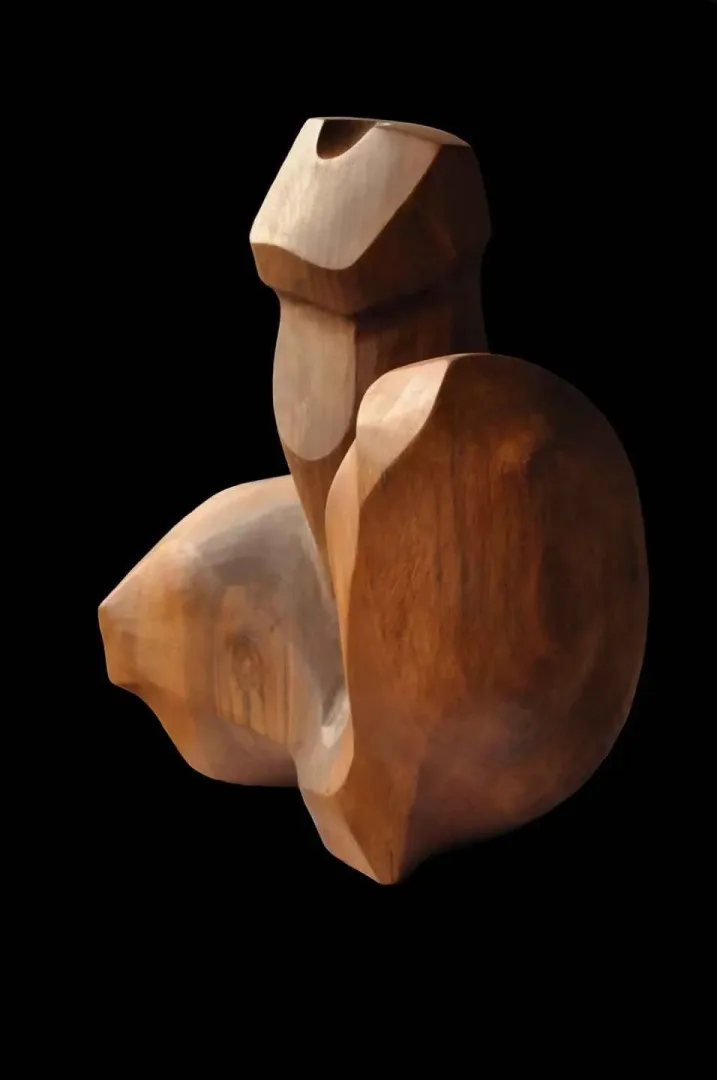 Bu eser AZİMET KARAMAN tarafından 2018 yılında 37x37x20 cm ölçülerinde Ahşap Yontu tekniği ile yapılmıştır.