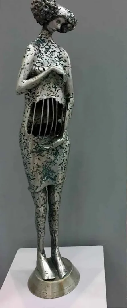 yakınlaştır "Kafes" eseri HAKAN ERASLAN tarafından 2018 yılında 76x10x14 cm ölçülerinde Metal 1/1 tekniği ile yapılmıştır.