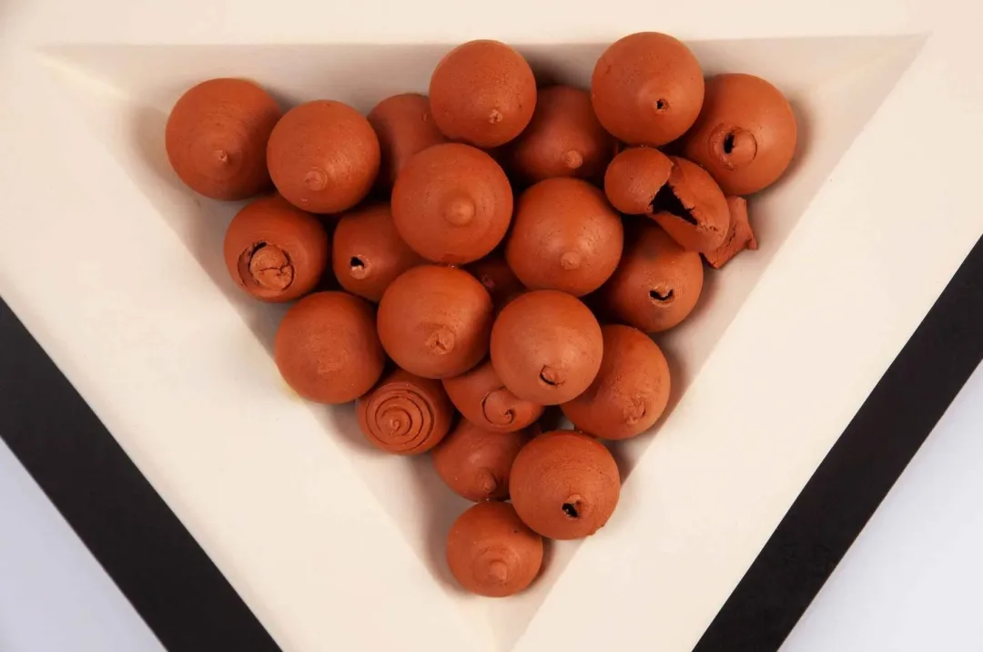 yakınlaştır "Beklenen" eseri AYŞE CANBOLAT tarafından 2018 yılında 57.5x43x15 cm ölçülerinde Karışık teknik tekniği ile yapılmıştır.