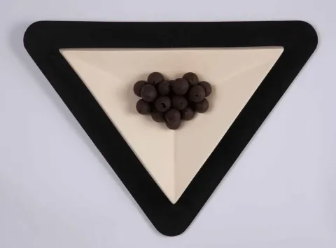 AYŞE CANBOLAT — “Bir_im”, 2018 "Bir_im" eseri AYŞE CANBOLAT tarafından 2018 yılında 57.5x43x10 cm ölçülerinde Karışık teknik tekniği ile yapılmıştır.