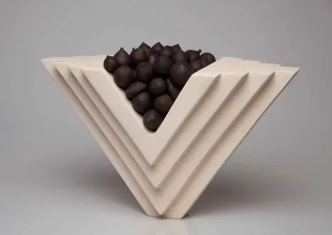 AYŞE CANBOLAT — “Dünden”, 2018 "Dünden" eseri AYŞE CANBOLAT tarafından 2018 yılında 56x31x22.5 cm ölçülerinde Karışık teknik tekniği ile yapılmıştır.