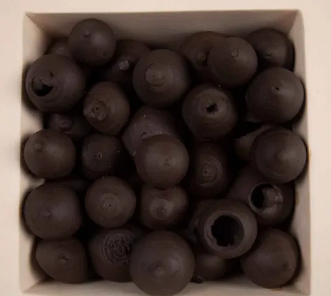AYŞE CANBOLAT — “Düşük”, 2018 "Düşük" eseri AYŞE CANBOLAT tarafından 2018 yılında 57.5x43x12 cm ölçülerinde Karışık teknik tekniği ile yapılmıştır.
